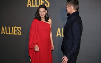 Brad Pitt thân thiết Marion trên thảm đỏ