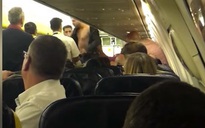 Hành khách đánh nhau, máy bay hạ cánh khẩn cấp