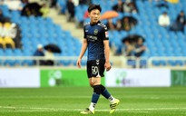 HLV Hữu Thắng trực tiếp xem Xuân Trường đá 71 phút ở K-League