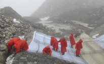Nepal tháo nước hồ băng ở độ cao gần 5.000 m