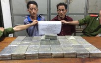 Ập vào khách sạn, bắt 2 kẻ buôn 50 bánh heroin