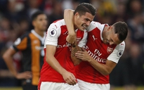 Tân binh Xhaka lập siêu phẩm, đưa Arsenal lên nhì bảng