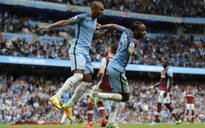 Hạ West Ham, Man City hâm nóng đại chiến M.U