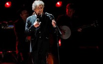 Bob Dylan thấy như "đứng trên mặt trăng" khi đoạt giải Nobel