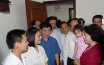 Chủ tịch QH Nguyễn Thị Kim Ngân thăm công nhân ngày bầu cử