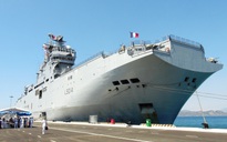 Tàu đổ bộ "khủng" của Pháp cập cảng Cam Ranh