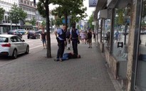 Vung dao chém chết người giữa đường ở Đức