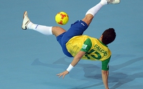 Cầu thủ sinh viên đá phạt "đỉnh" như huyền thoại futsal Brazil