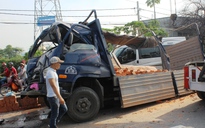 “Xế hộp” tông nhau trên đường vào sân bay