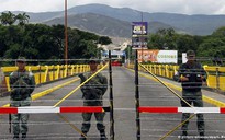 Lính Venezuela đấu súng với cảnh sát Colombia