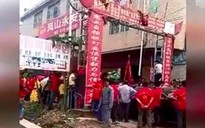 Trung Quốc: Khách mời 2 đám cưới đánh nhau ác liệt