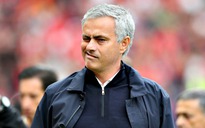 Mourinho tố trọng tài "cướp" của M.U 2 quả phạt đền