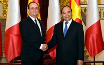 Thủ tướng tặng Tổng thống Pháp món quà đặc biệt