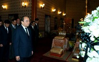 Thủ tướng Nguyễn Xuân Phúc viếng Nhà Vua Thái Lan