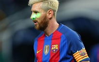 Fan cuồng hóa người nhện “tấn công” Messi