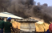 Đồng Nai: Công ty nhựa bốc cháy ngùn ngụt, khói đen trời