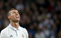 Ronaldo: Lãnh “Quả bóng vàng” rồi hồi hộp với án tù?