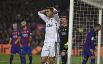 Ramos cứu Ronaldo, giúp Real cầm hòa Barca