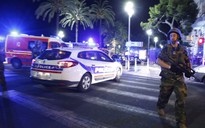 Người dân Pháp mở rộng cửa sau vụ khủng bố đẫm máu