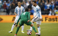 Xem Messi “xỏ kim”, vờn thủ môn Bolivia nhừ tử