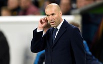 Benzema hỏng ăn, Zidane tiếc…rách quần