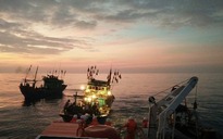 Cận cảnh cứu 15 thuyền viên bị chìm tàu trên biển