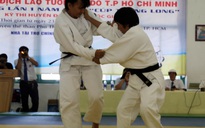 Cao Ngọc Phương Trinh vô địch giải judo lão tướng