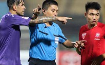 Vòng 9 V-League: Nhiều tiếng còi tệ hại