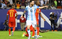 Messi trở lại bằng hat-trick