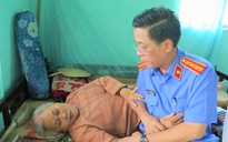 Thăm và chúc sức khỏe mẹ Việt Nam anh hùng