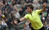 Wawrinka thoát hiểm phút cuối, Murray chờ phép lạ