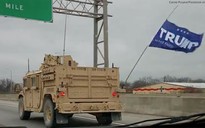 Điều tra đoàn xe quân sự bí ẩn treo cờ ông Trump