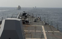 Tàu Iran "ép" tàu hải quân Mỹ chuyển hướng ở eo biển Hormuz