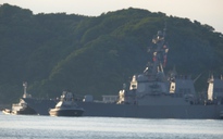 Tàu chiến Mỹ bị tông về tới căn cứ hải quân Yokosuka
