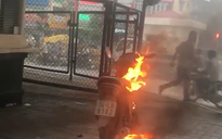 Phạm luật giao thông, người đàn ông châm lửa đốt xe tại Hà Nội