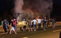 Cháy xe giường nằm dữ dội ở Nha Trang