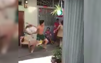 Clip con nuôi dùng chổi đánh mẹ già gây xôn xao dư luận