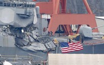 Tàu chiến Mỹ "không né tránh" dù được tàu hàng cảnh báo?