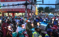TP HCM: Kẹt xe dữ dội trên đường Ung Văn Khiêm, CSGT bất lực
