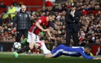 Mourinho cao tay hạ Chelsea, làm nóng cuộc đua vô địch Anh