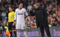 Mourinho từng mắng Ozil là "đồ hèn"