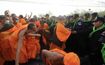 Thái Lan: Ẩu đả tại ngôi chùa có trụ trì "rửa tiền"