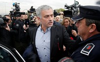 Mourinho nhận tội, trả lại tiền gian lận thuế