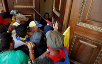 Venezuela: Người ủng hộ tổng thống xông vào quốc hội, đánh nghị sĩ