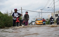 TP HCM: Mưa một trận, ngập cả ngày ở con đường “đau khổ”