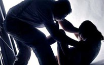 Chồng đâm chết vợ vào giữa trưa