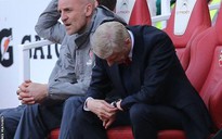 Arsenal văng khỏi tốp 4, HLV Wenger vẫn chưa từ chức