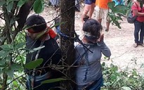 Bị trói vào cây, người phụ nữ bị kiến cắn chết