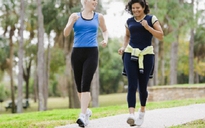 Đi bộ nhanh giảm nguy cơ đau tim