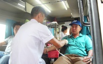 300 CNVC-LĐ hiến máu tình nguyện